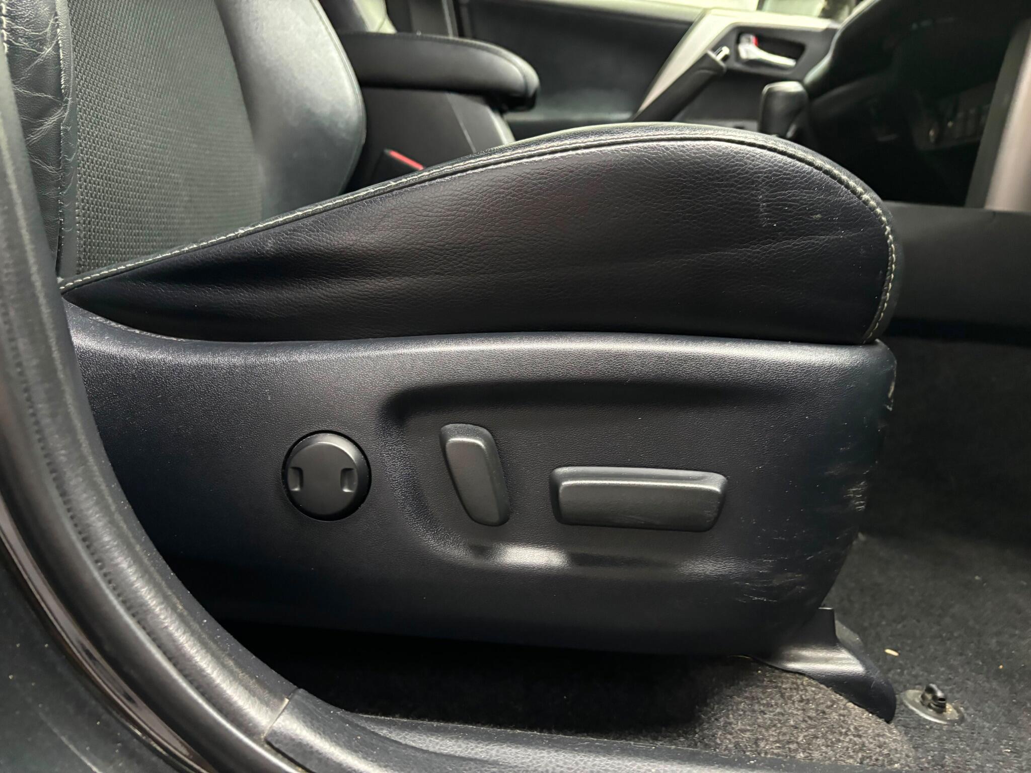 Toyota Rav4 view 16