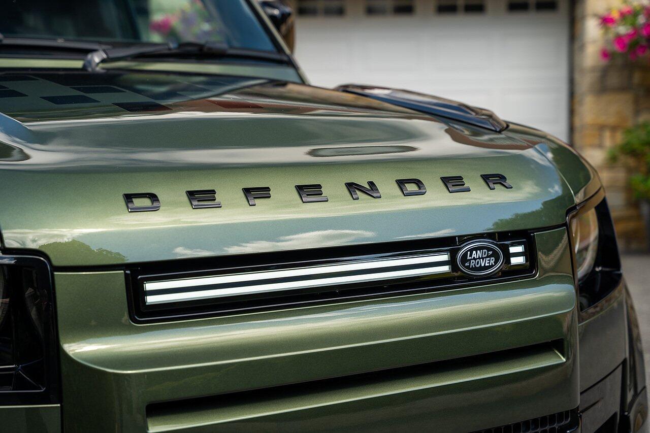 Land Rover Defender view 26