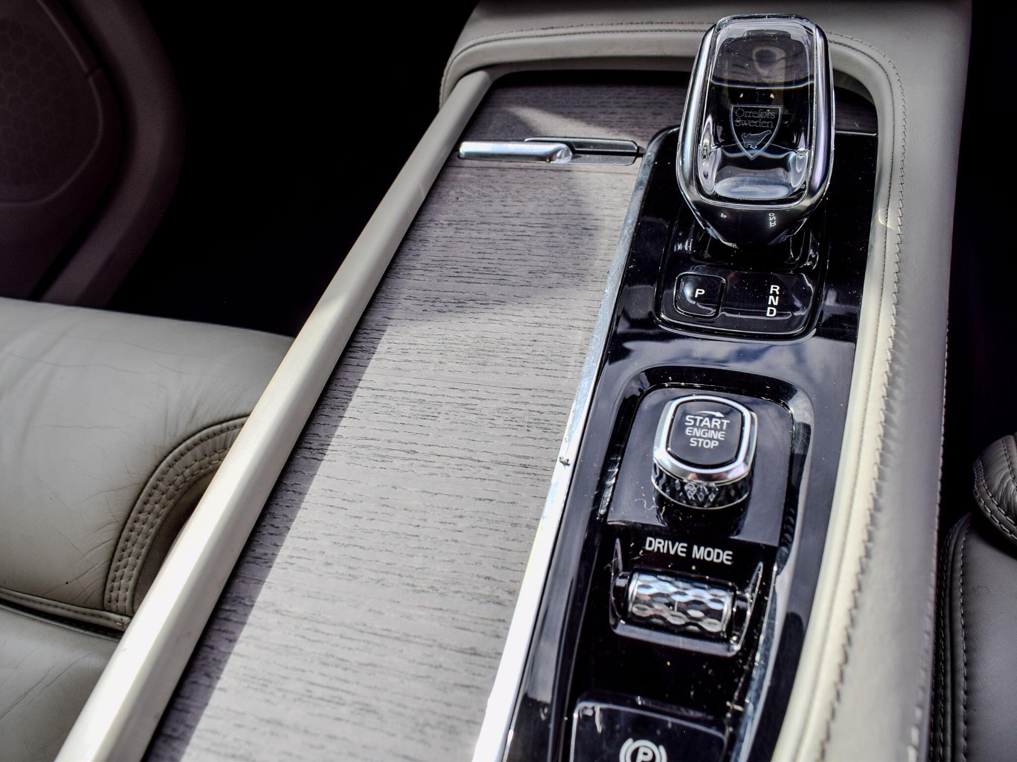 Volvo XC90 view 18