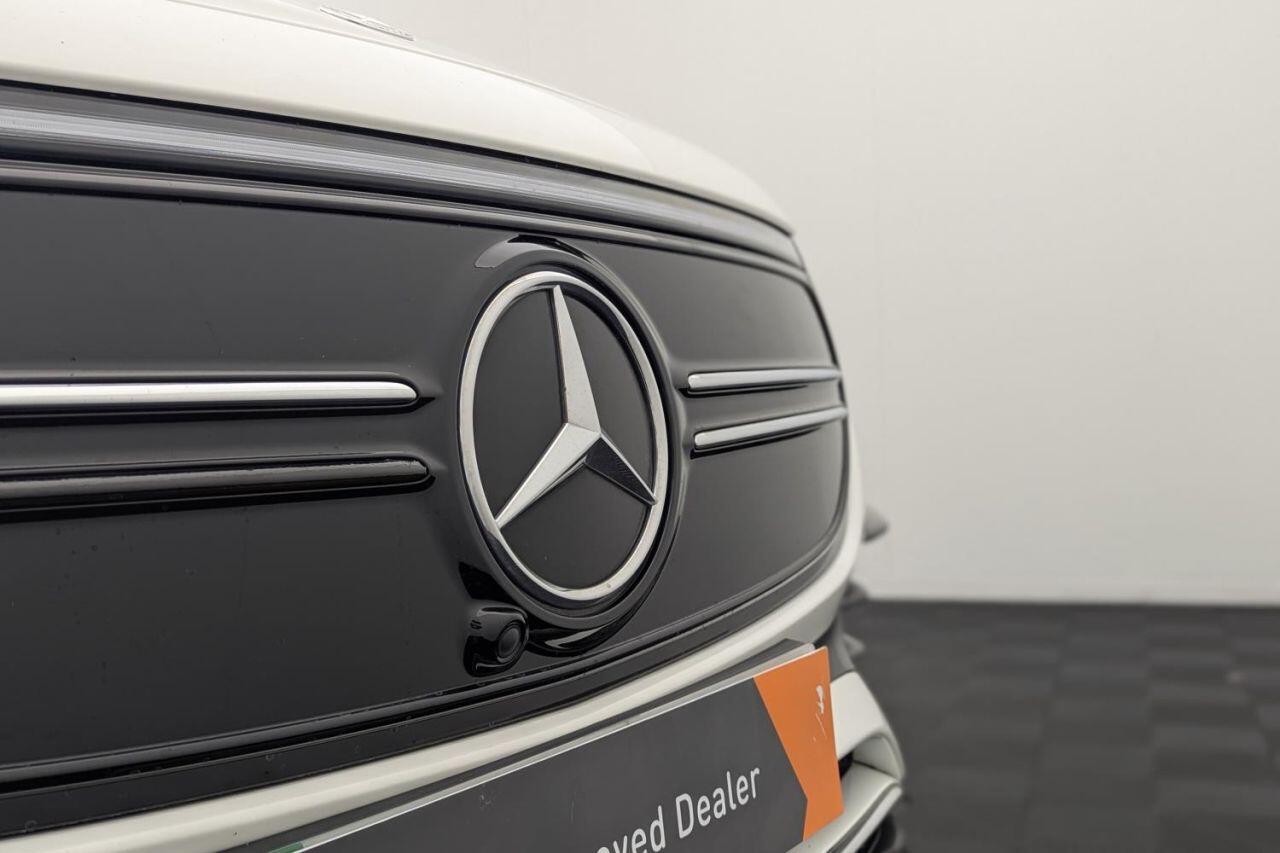 Mercedes-Benz Eqb view 52