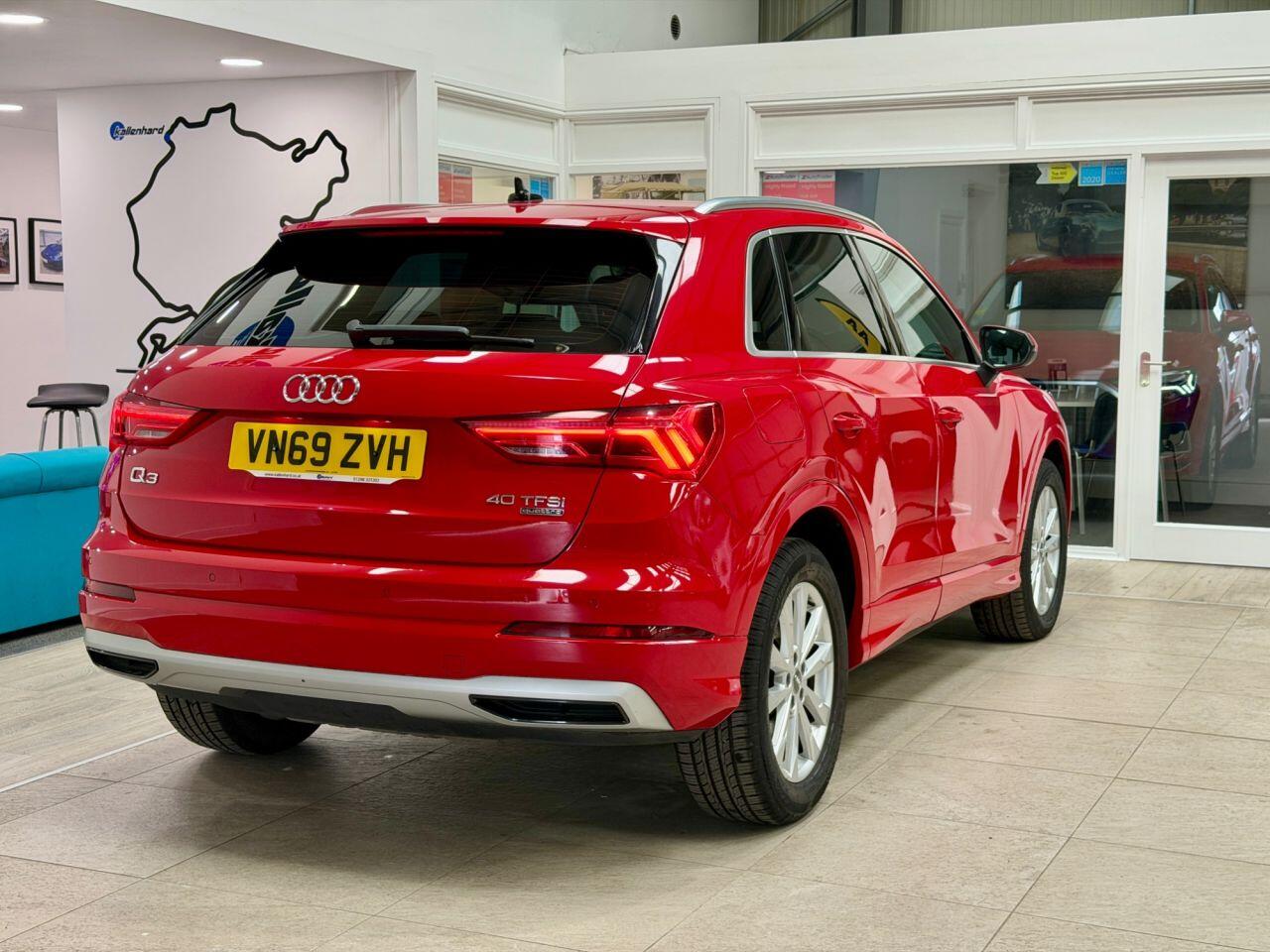 Audi Q3 view 14