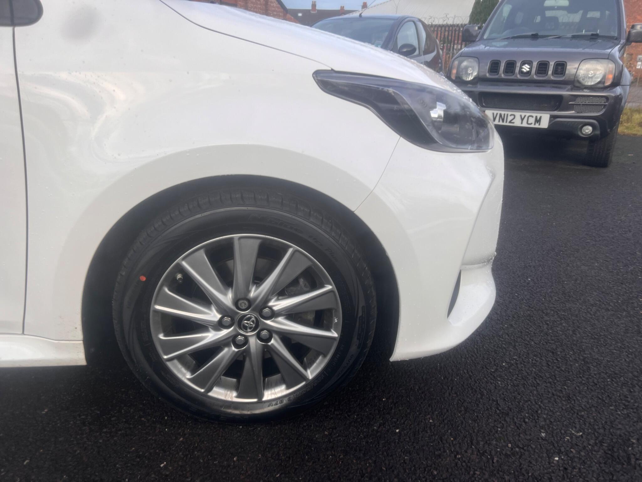 2023 Toyota Yaris 1.5 VVT-h Icon E-CVT Euro 6 (s/s) 5dr • 77,392 miles image 6