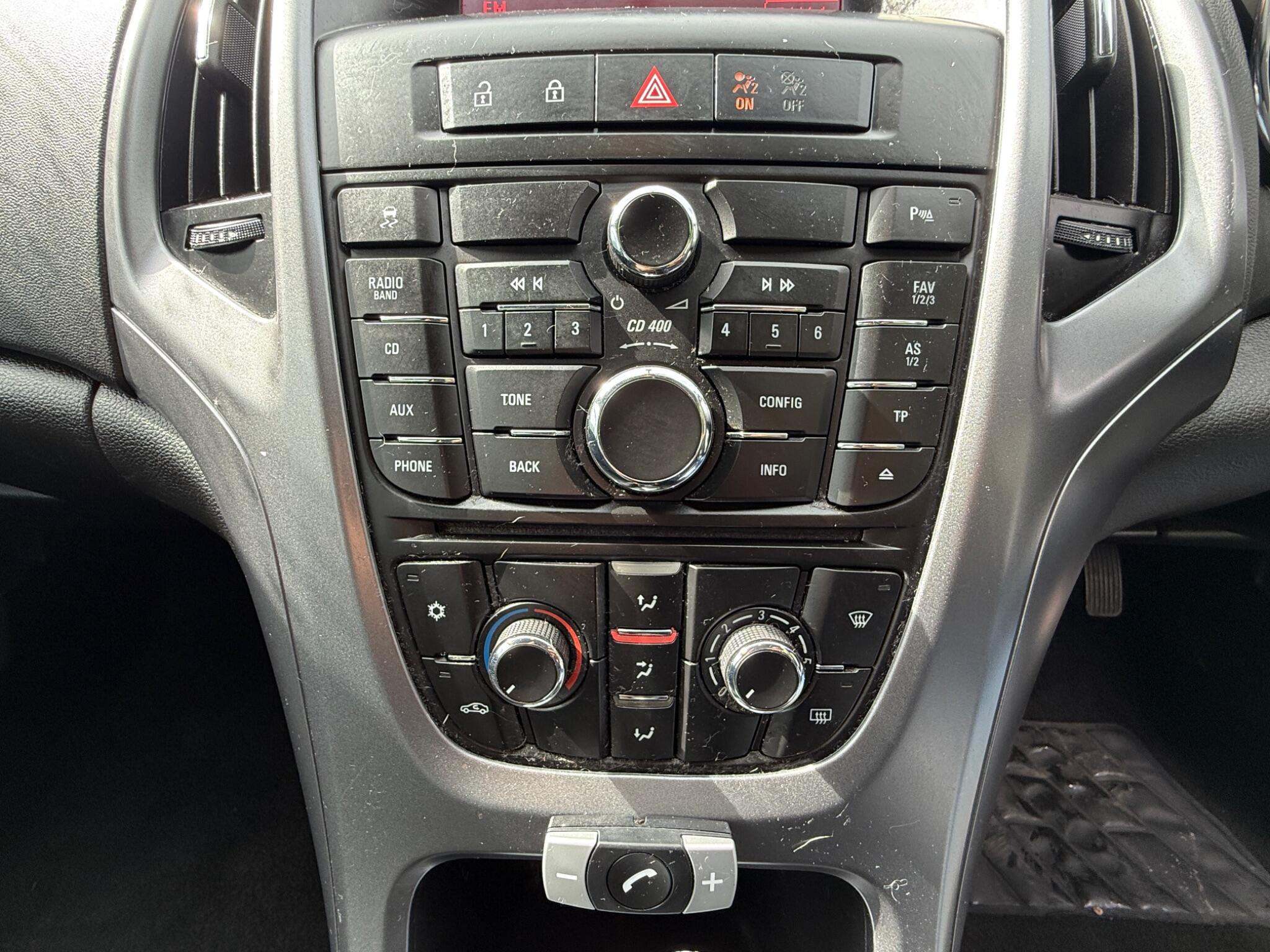 2014 Vauxhall Astra image 42
