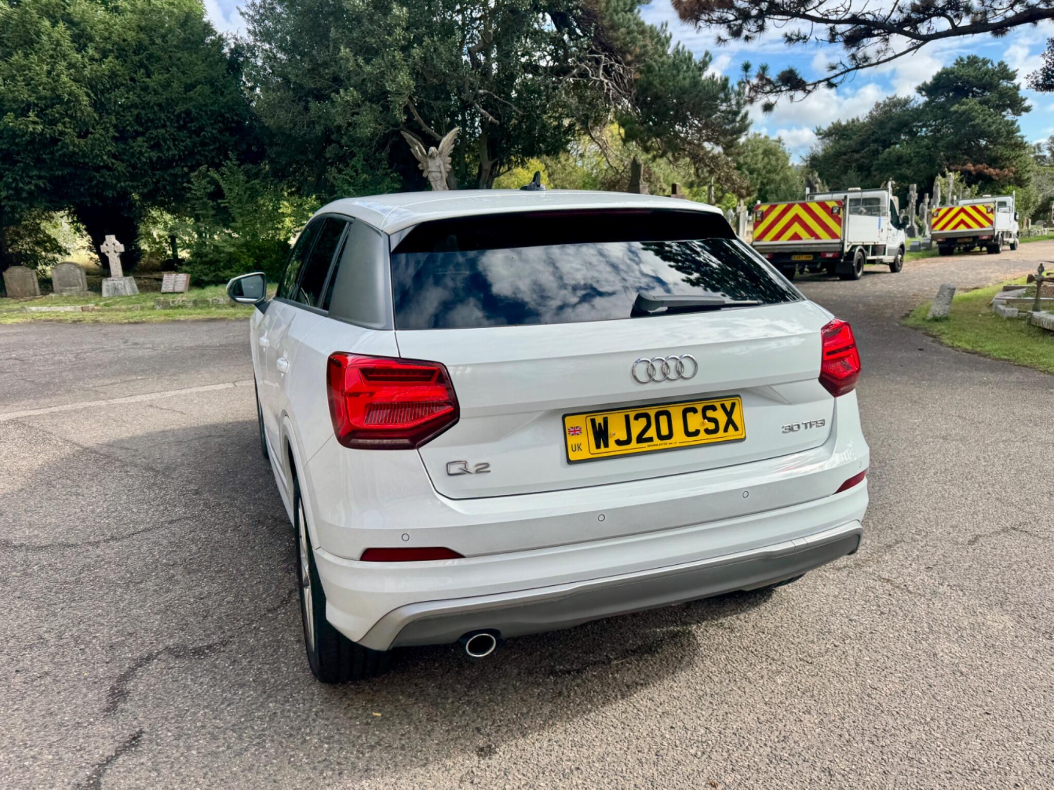 Audi Q2 view 90