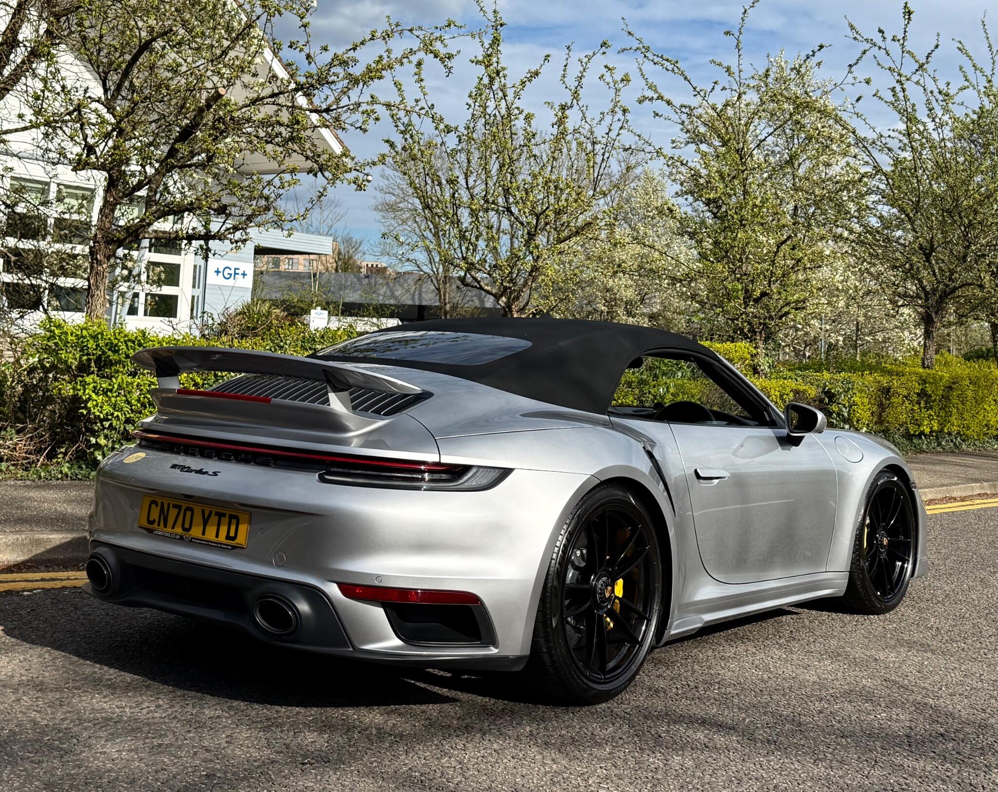 Porsche 911 view 19