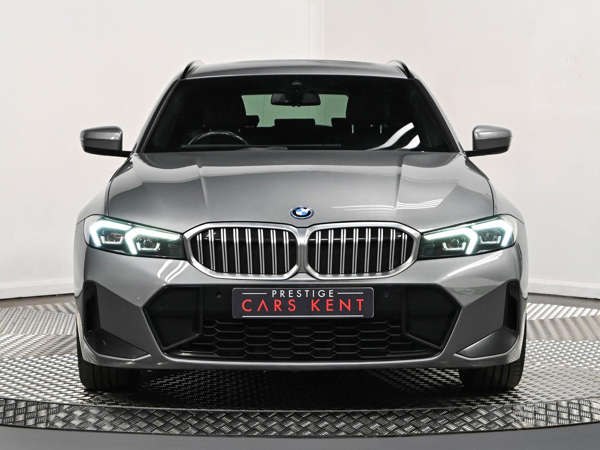 BMW 3 Series view 19