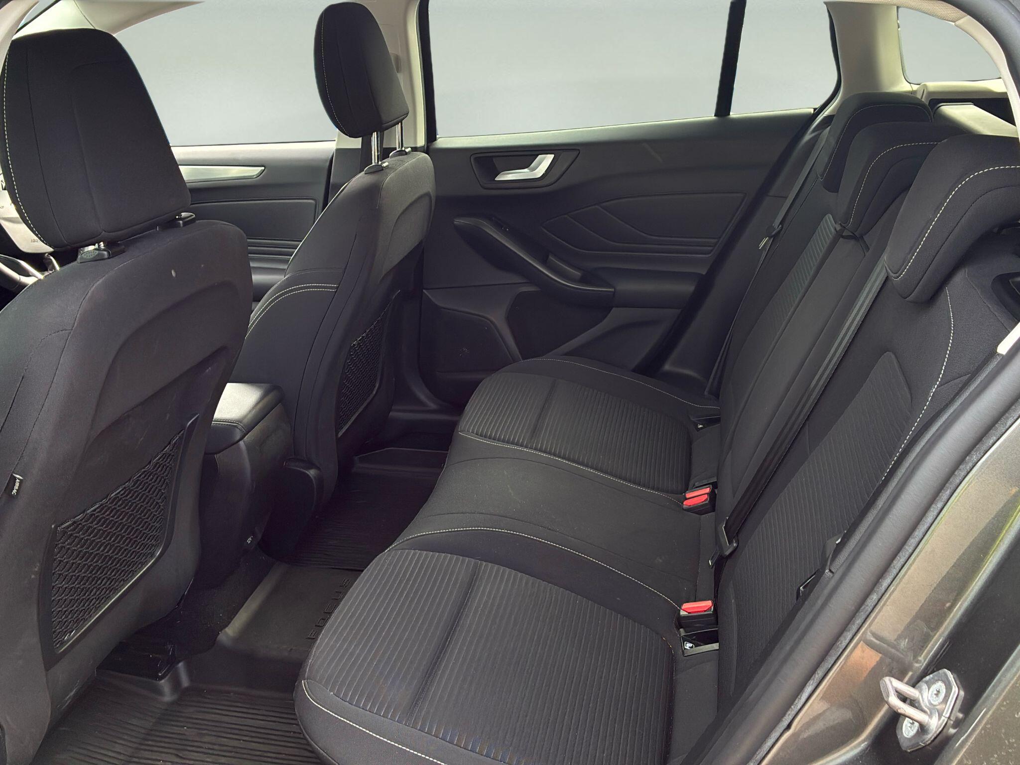 Ford Focus view 11