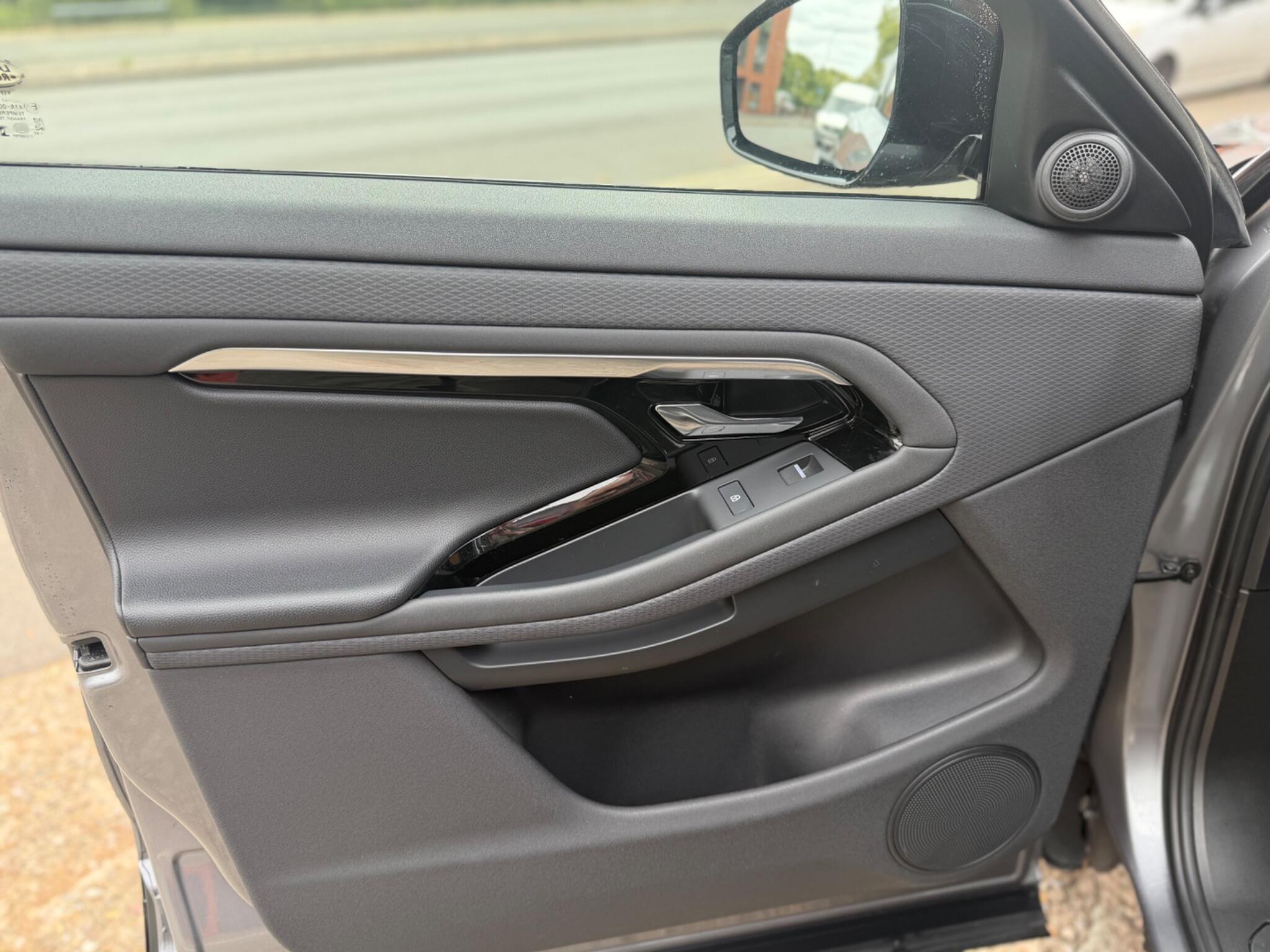 Land Rover Range Rover Evoque view 40