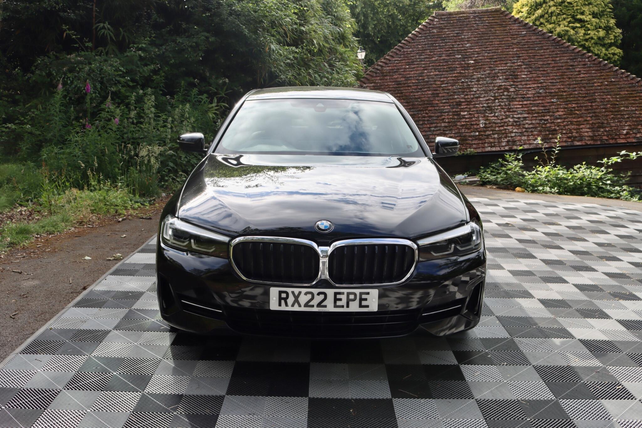 BMW 5 Series view 10