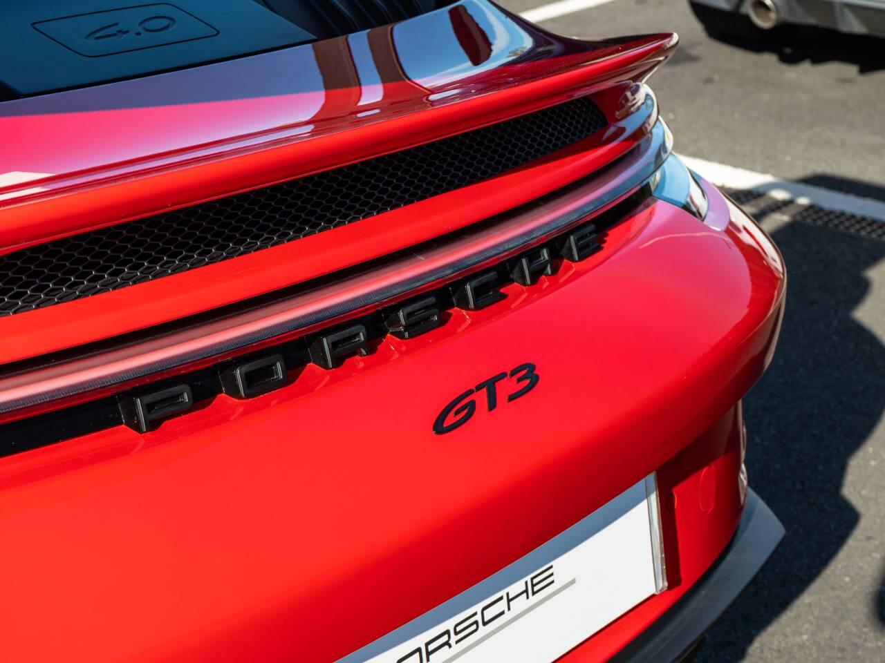 Porsche 911 view 9