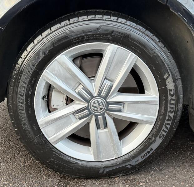 Volkswagen Caravelle view 24