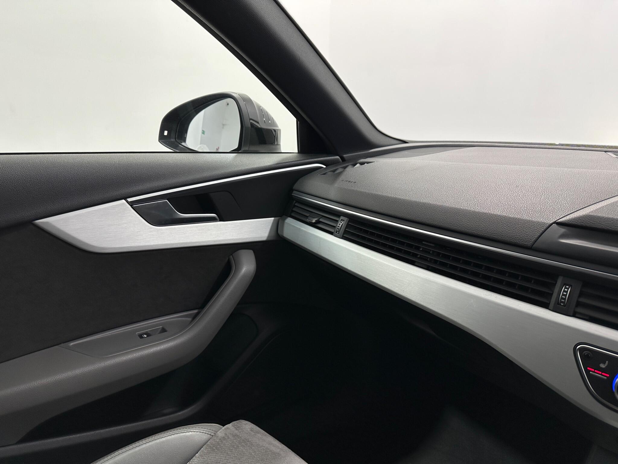 Audi A4 view 28