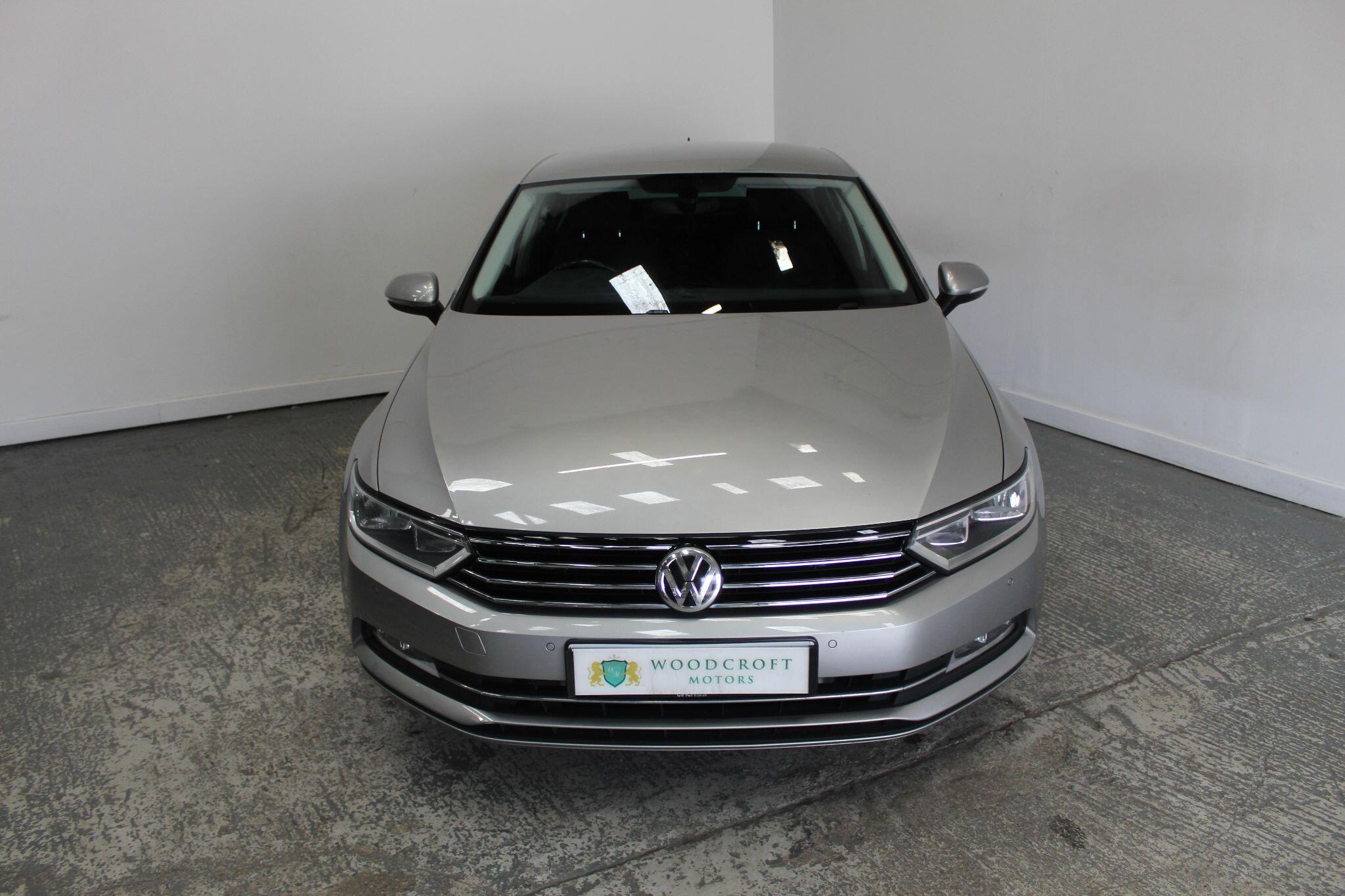 Volkswagen Passat view 13