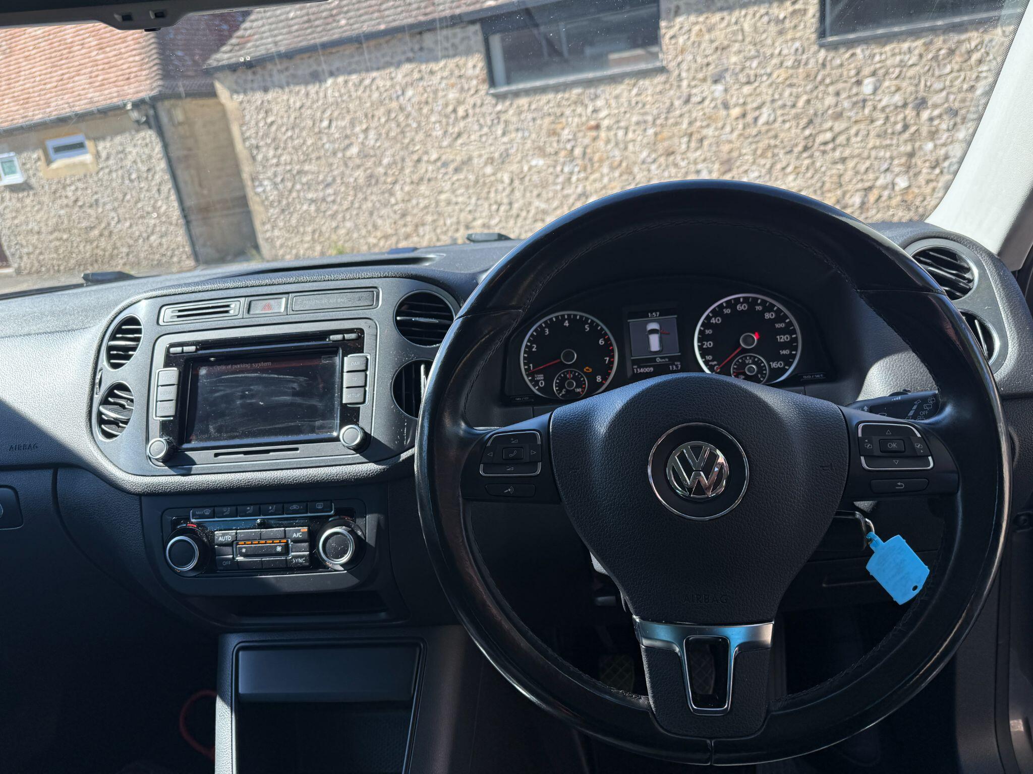 Volkswagen Tiguan view 8