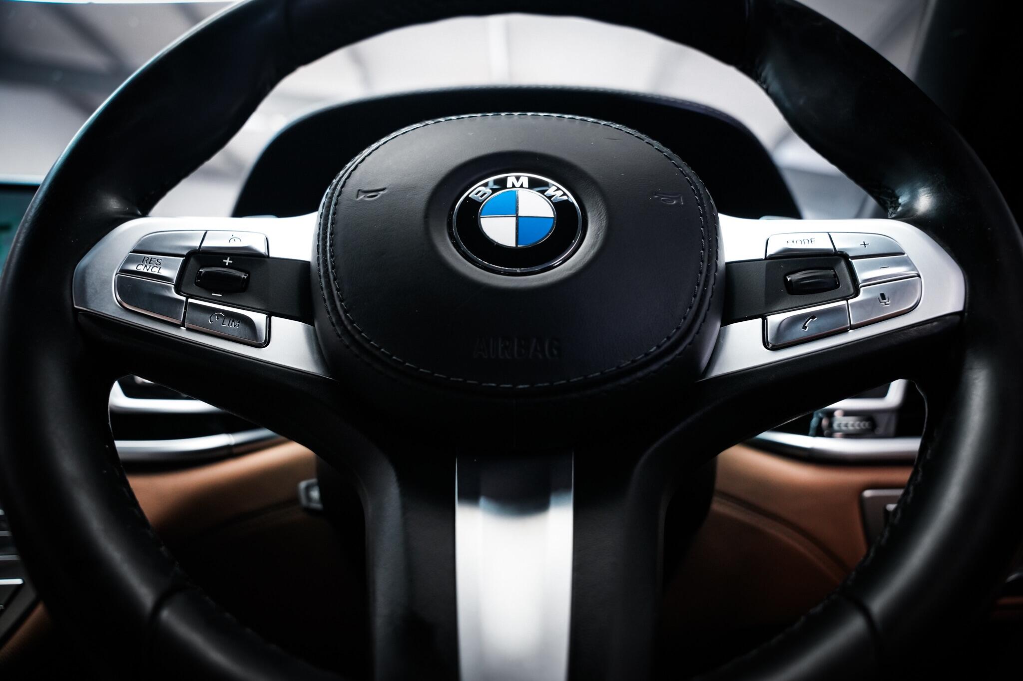 BMW 7 Series view 48