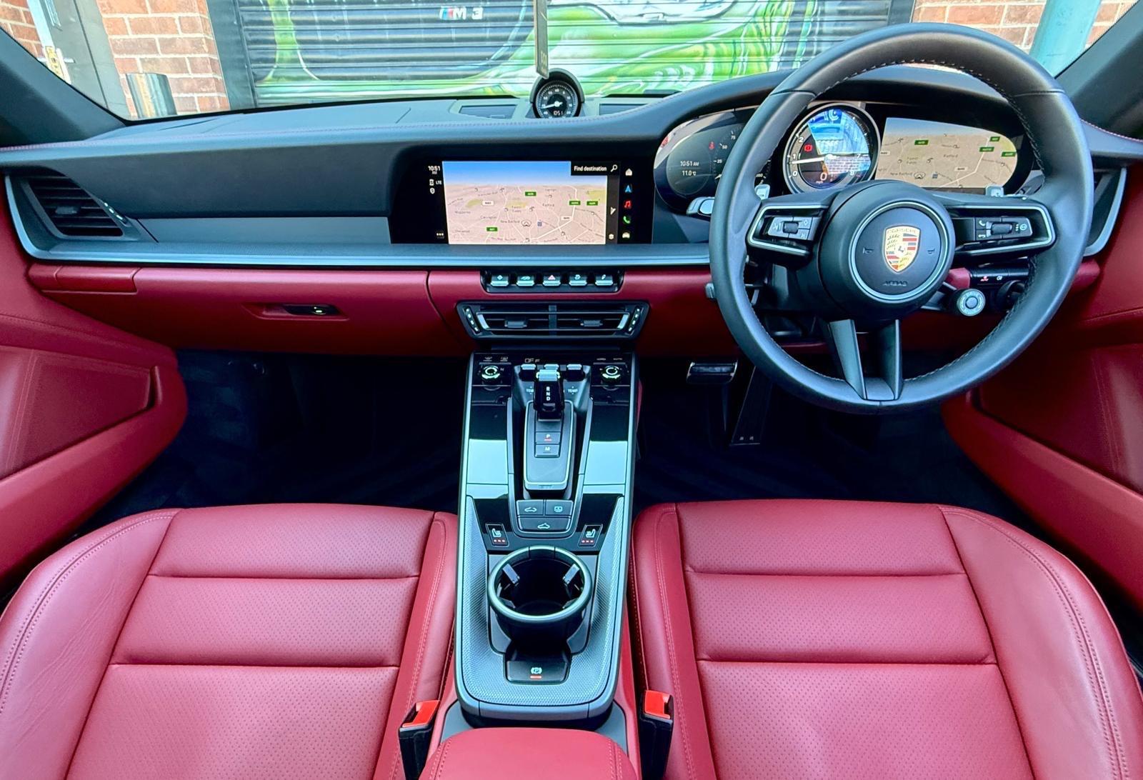 Porsche 911 view 25