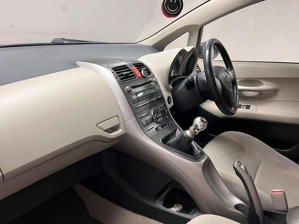 Toyota Auris view 9