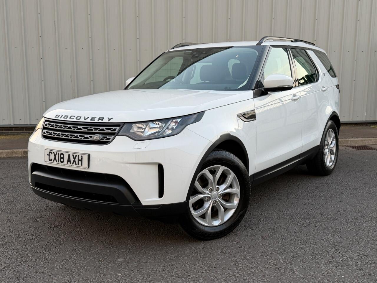 Land Rover Discovery view 3