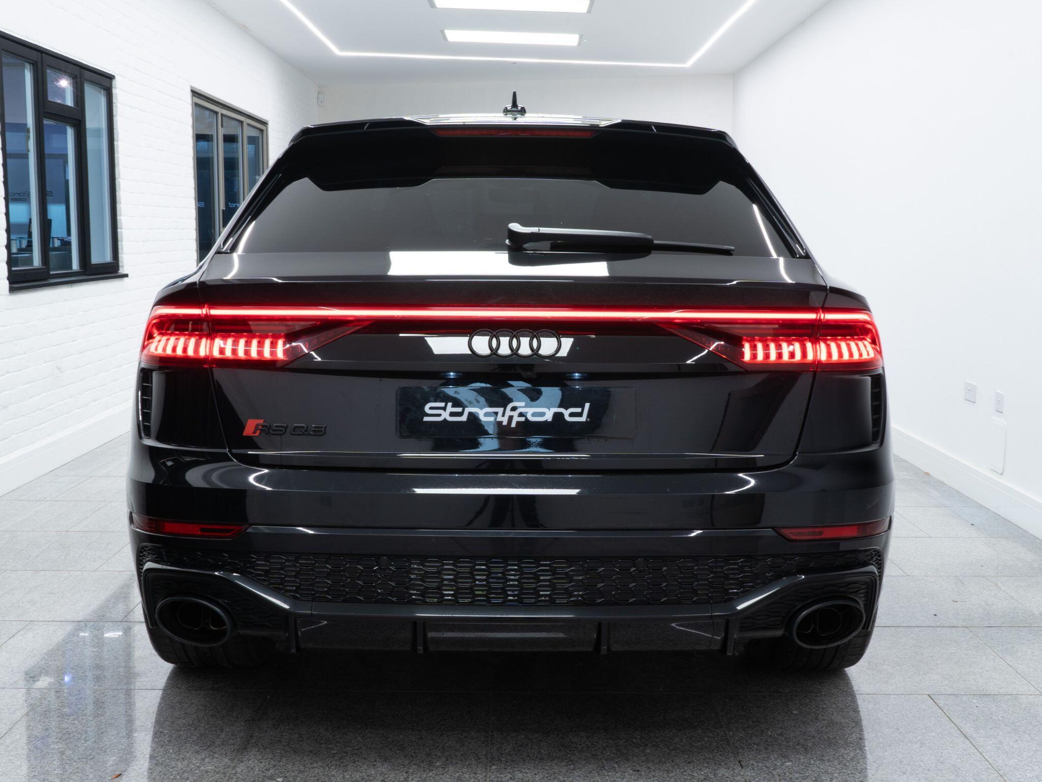 Audi RS Q8 view 10