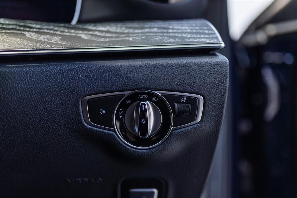 Mercedes-Benz E-Class view 31