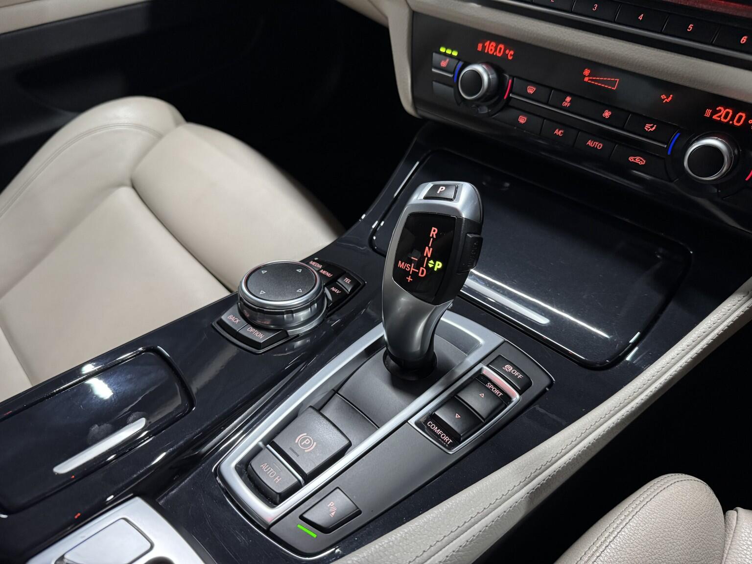 BMW 5 Series view 19