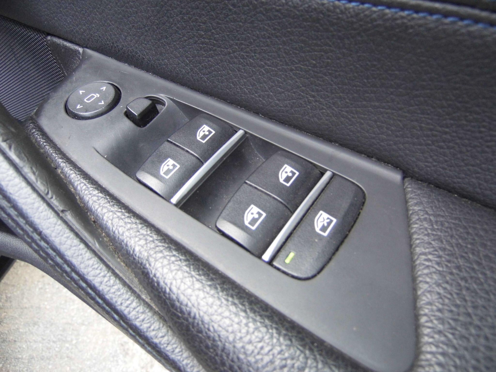 BMW 5 Series view 19