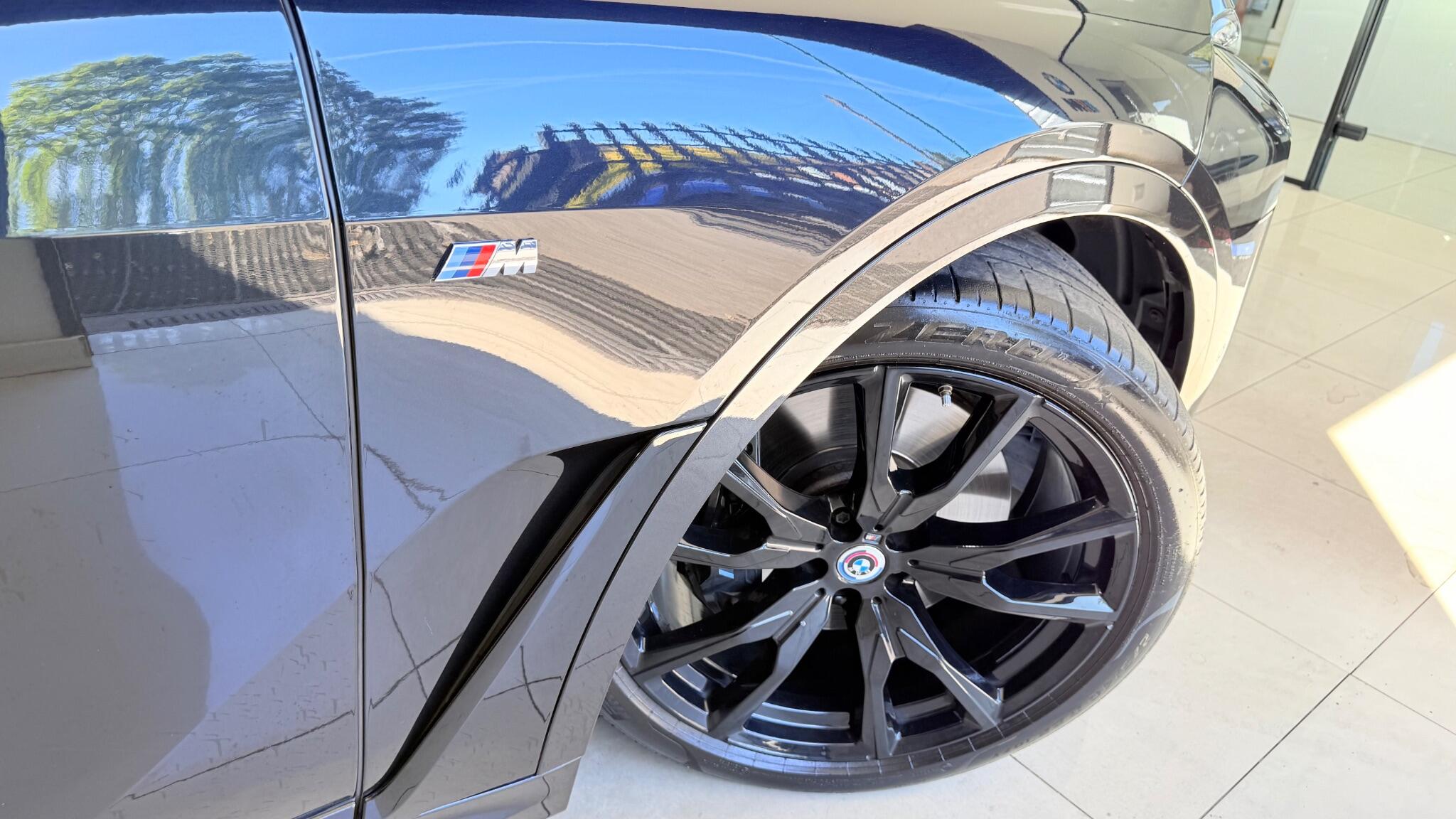 BMW X7 view 27