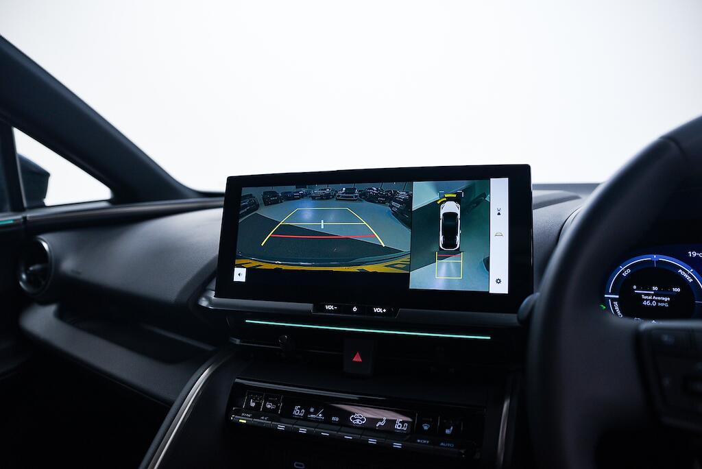 Toyota C-HR view 24