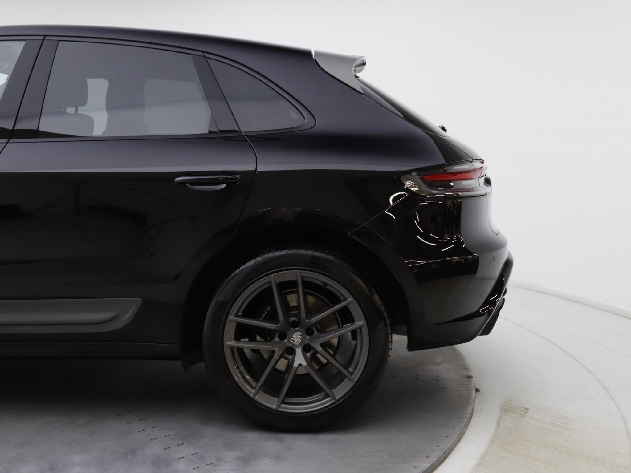 Porsche Macan view 20