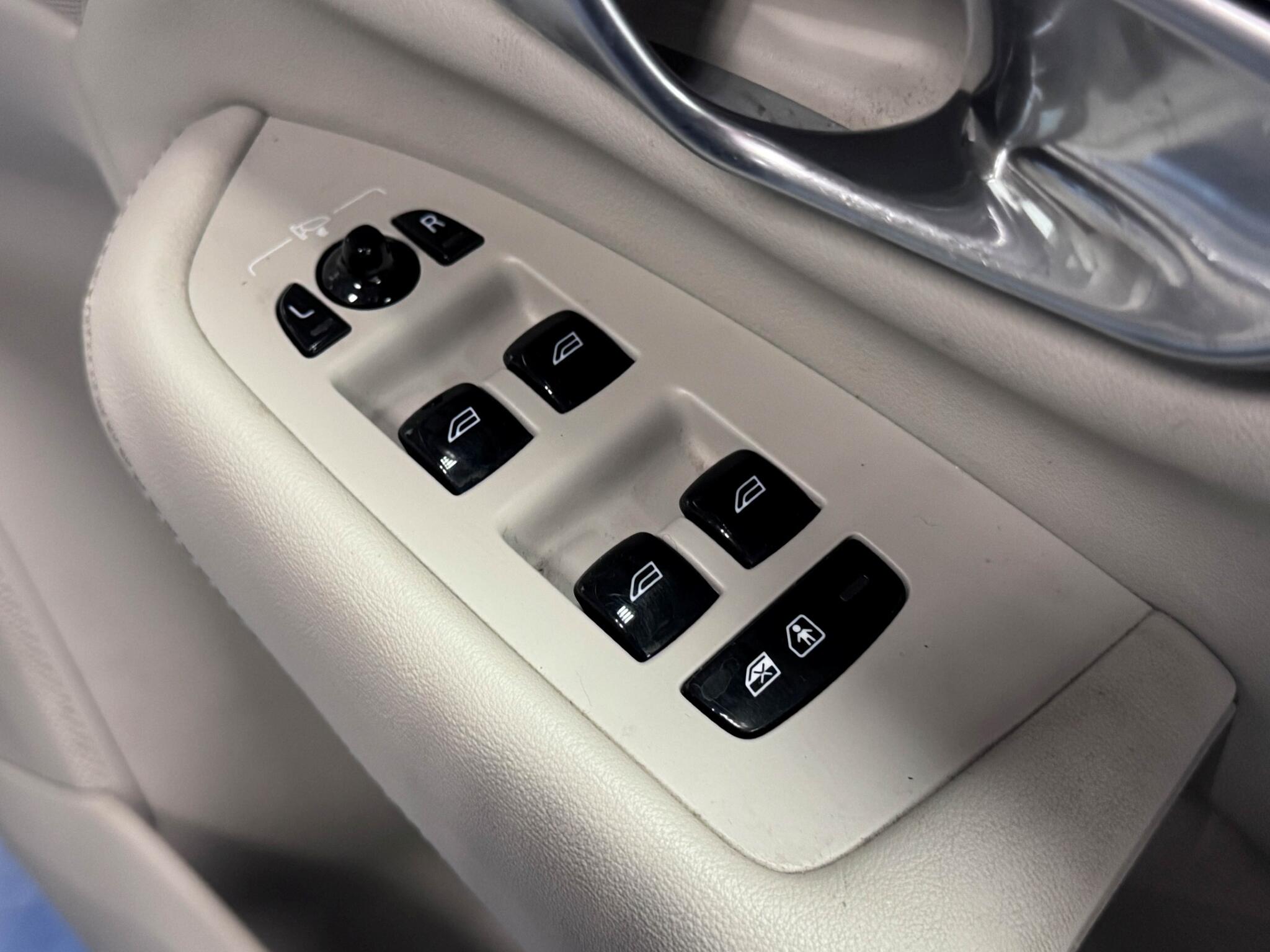 Volvo XC90 view 16
