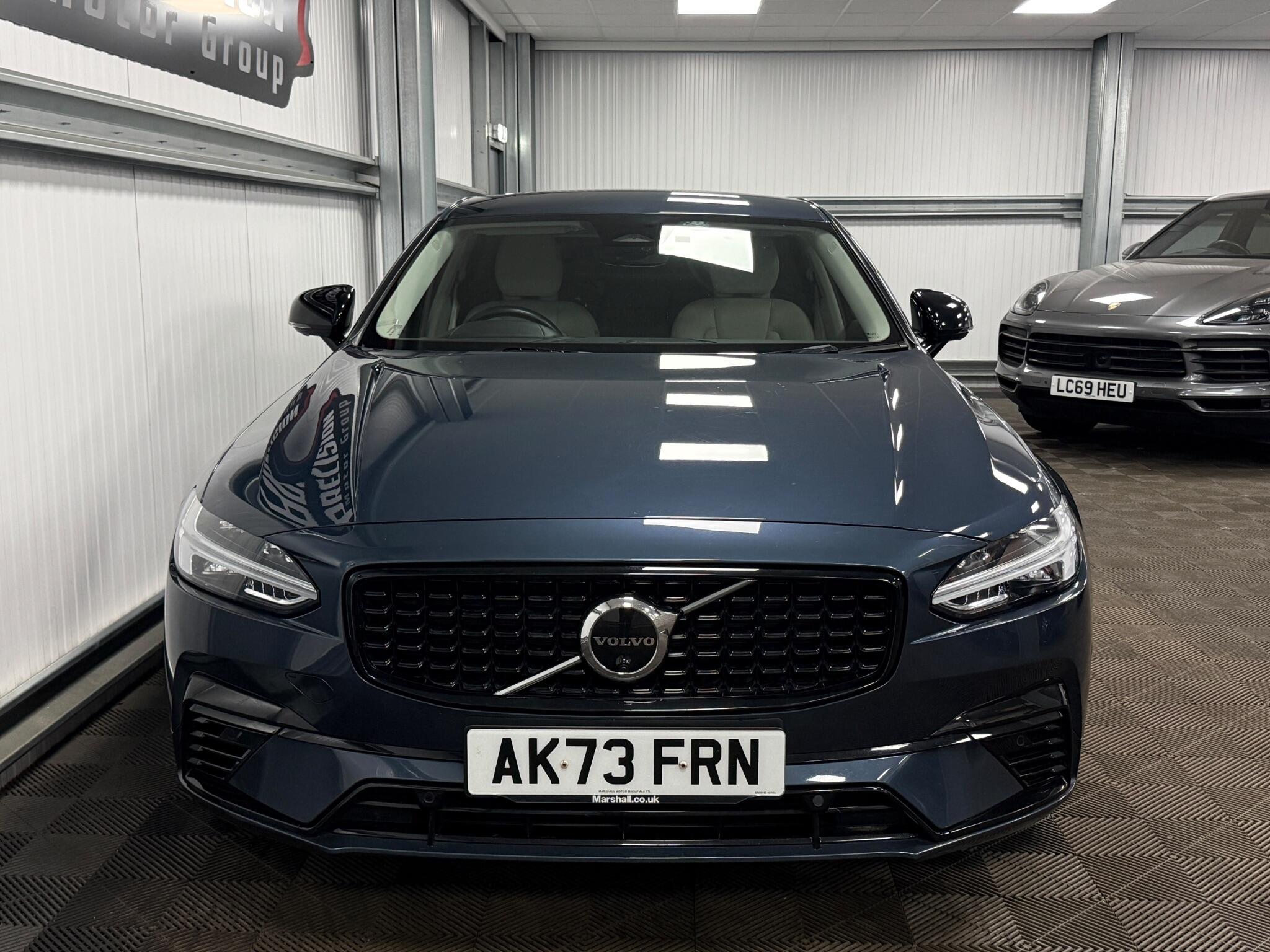 Volvo S90 view 6