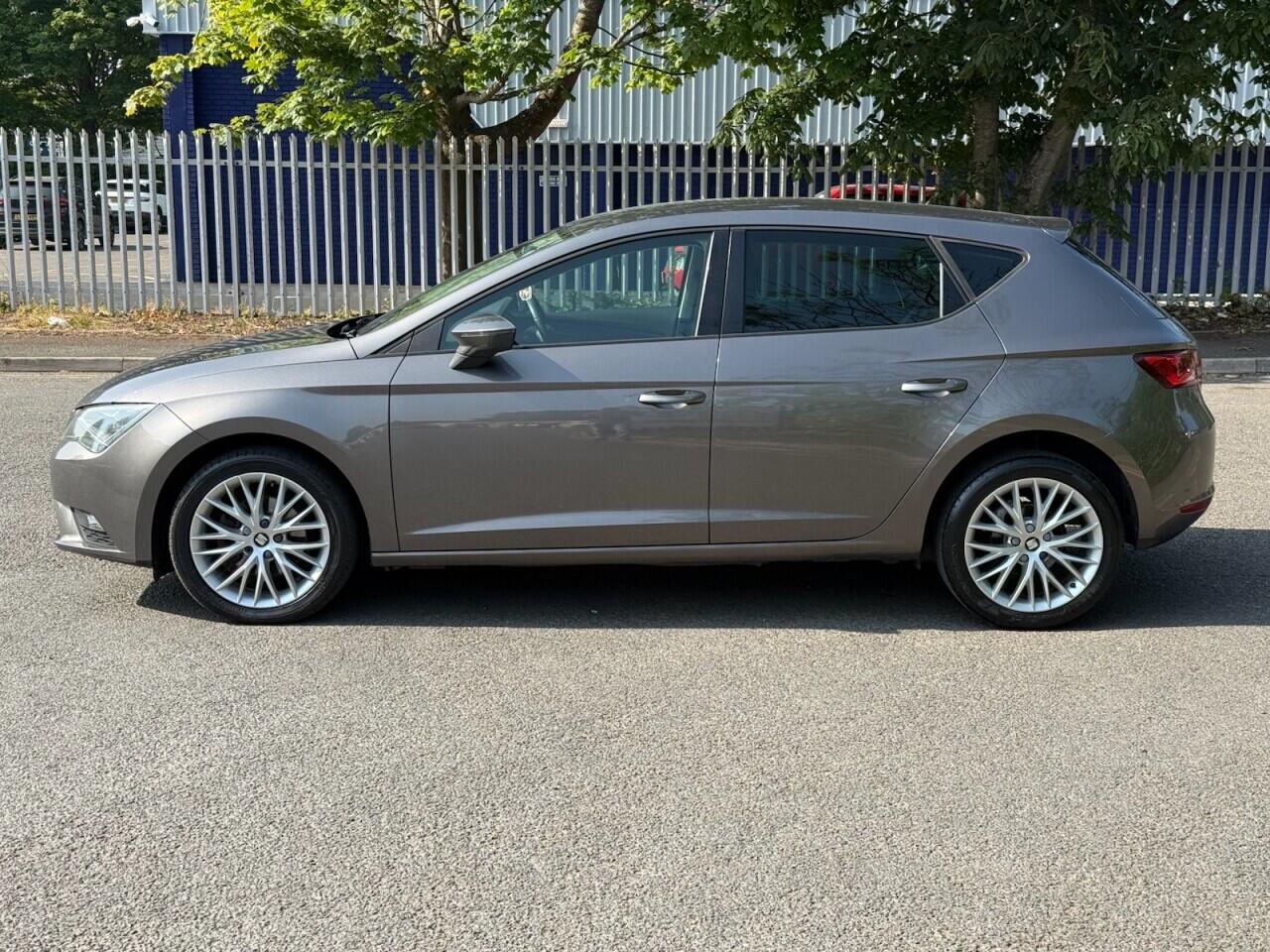 Seat Leon Leon view 3