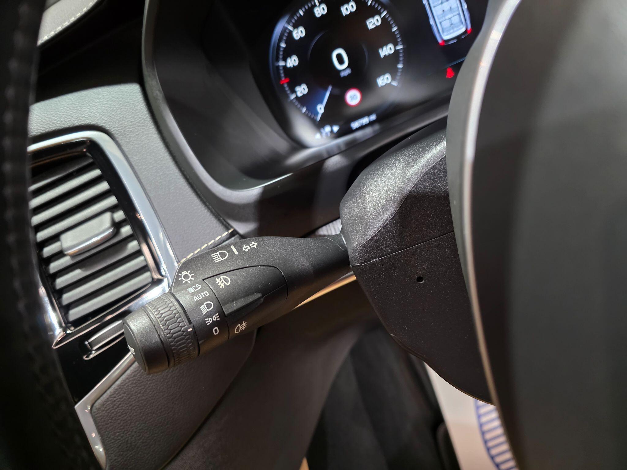 Volvo XC90 view 28