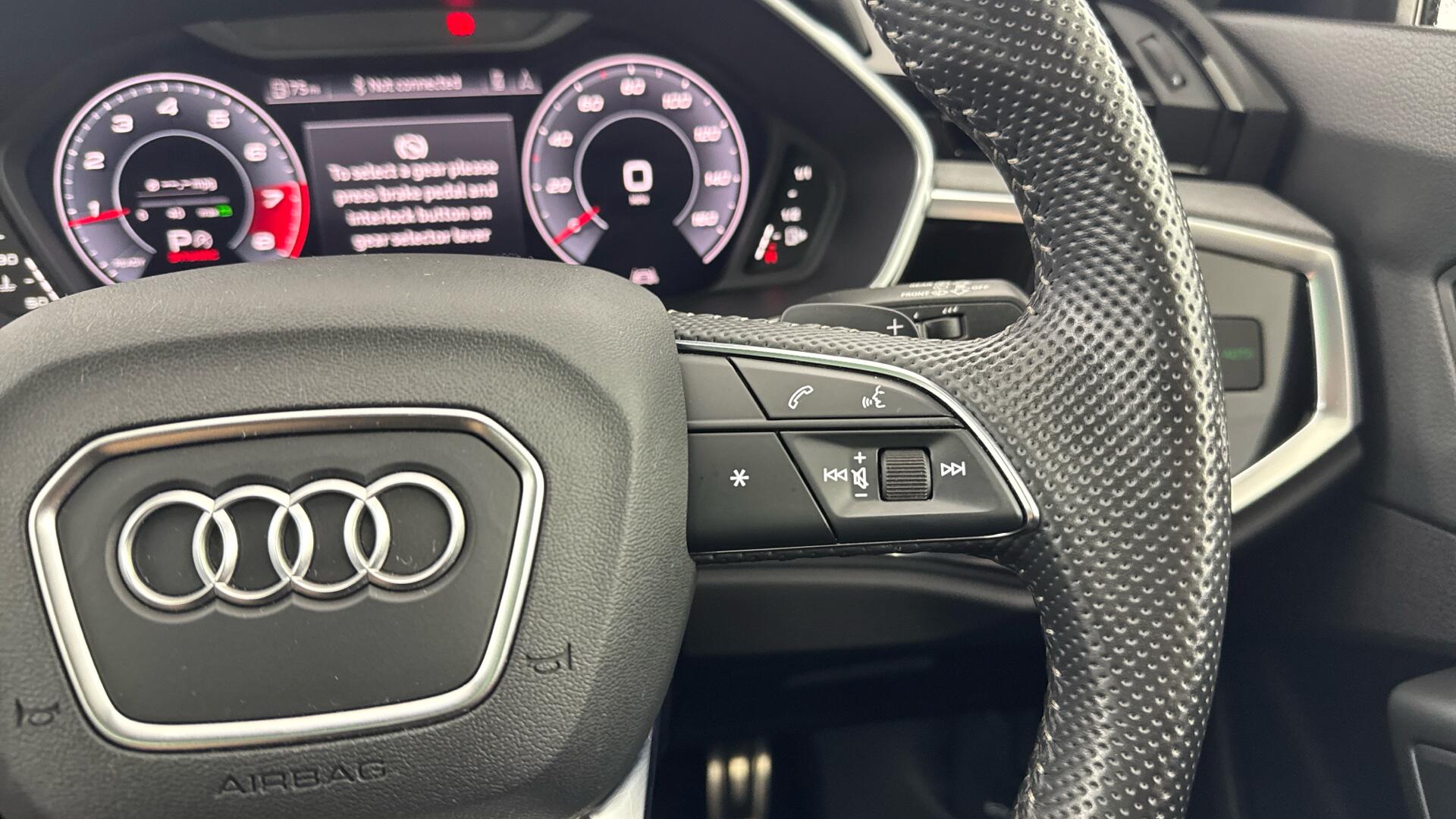 Audi Q3 view 48