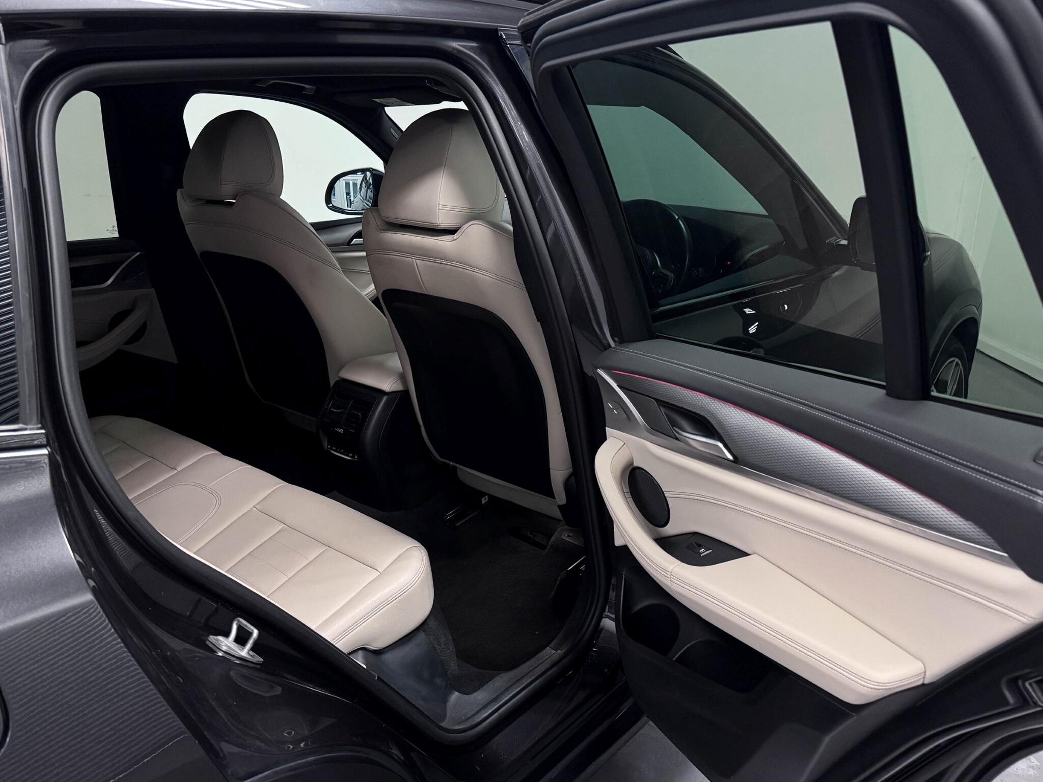 BMW X3 view 9