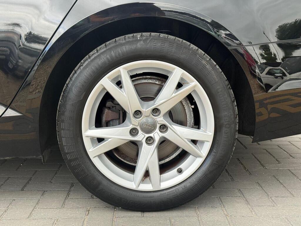 Audi A4 view 12
