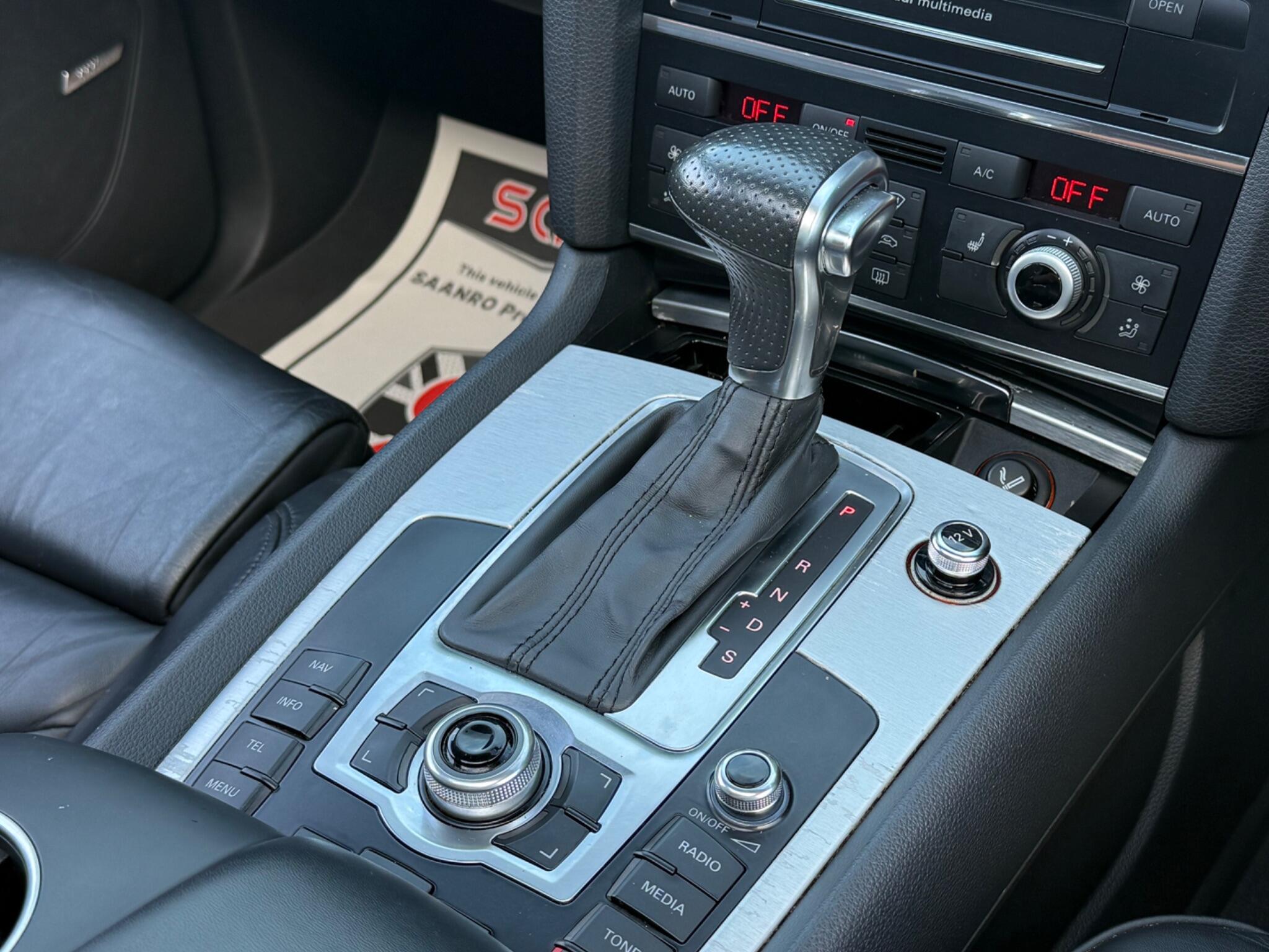 Audi Q7 view 10