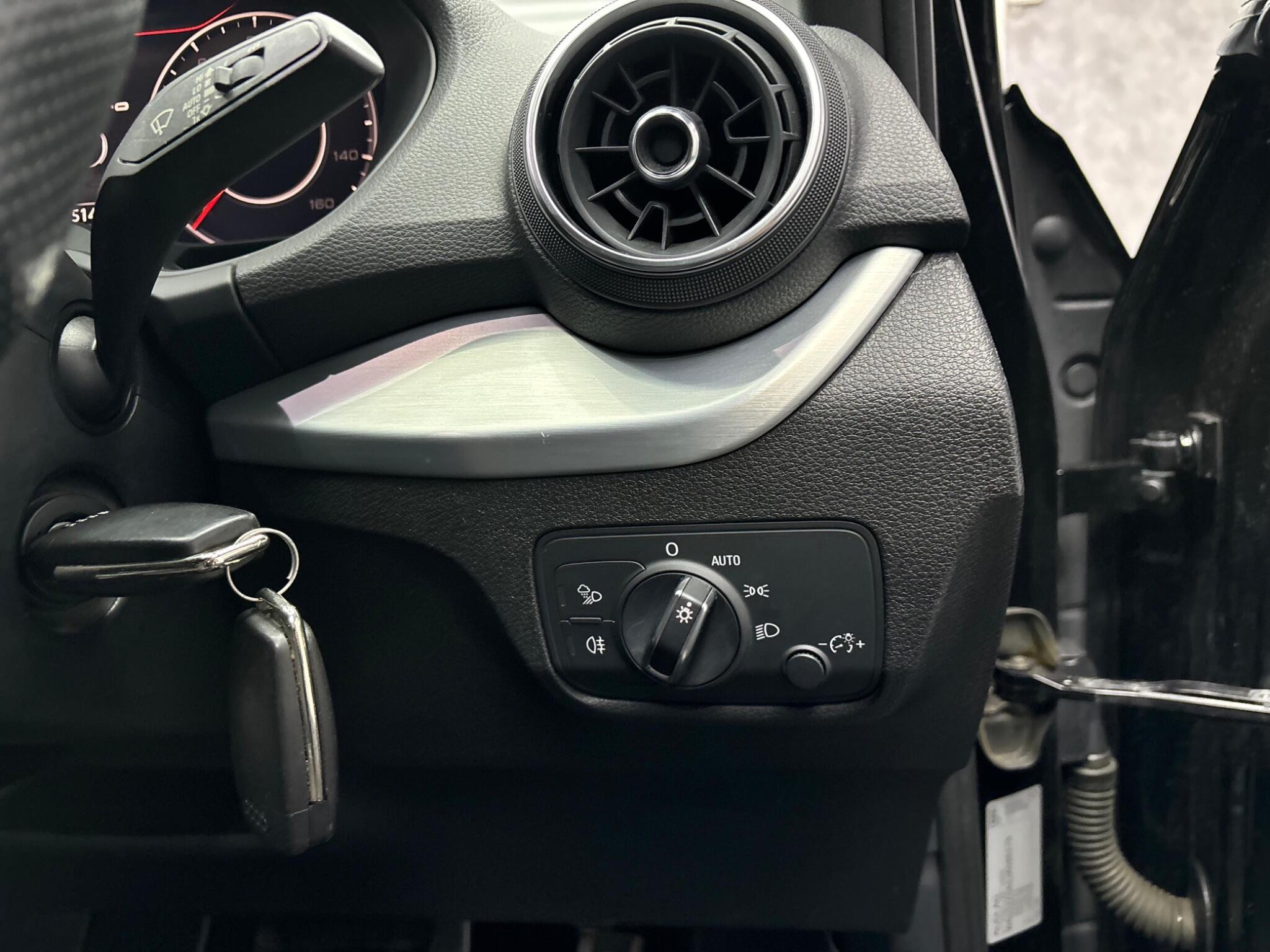 Audi Q2 view 45