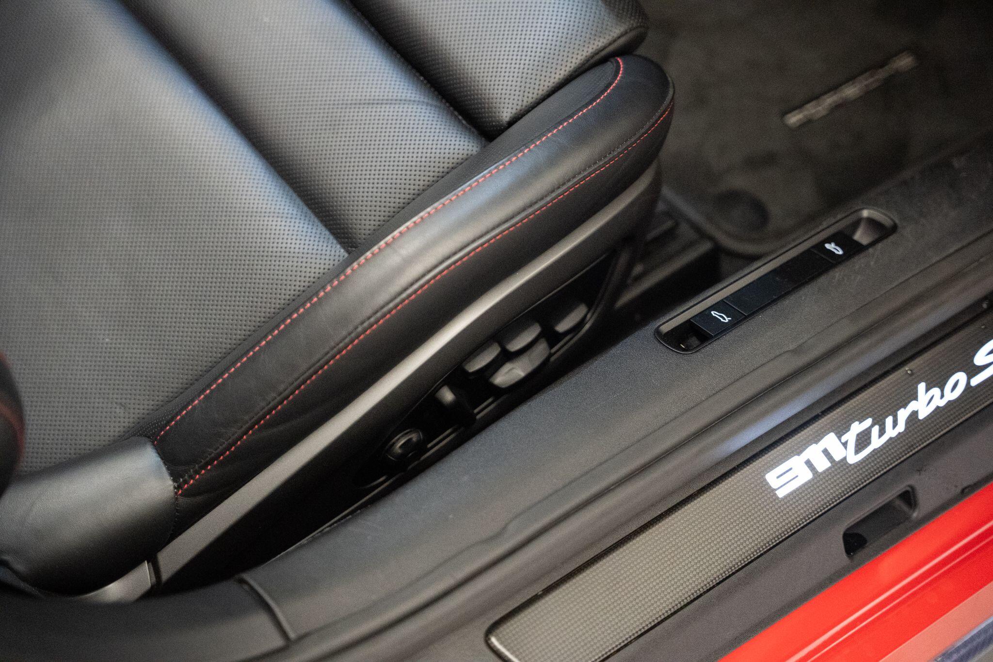Porsche 911 view 41