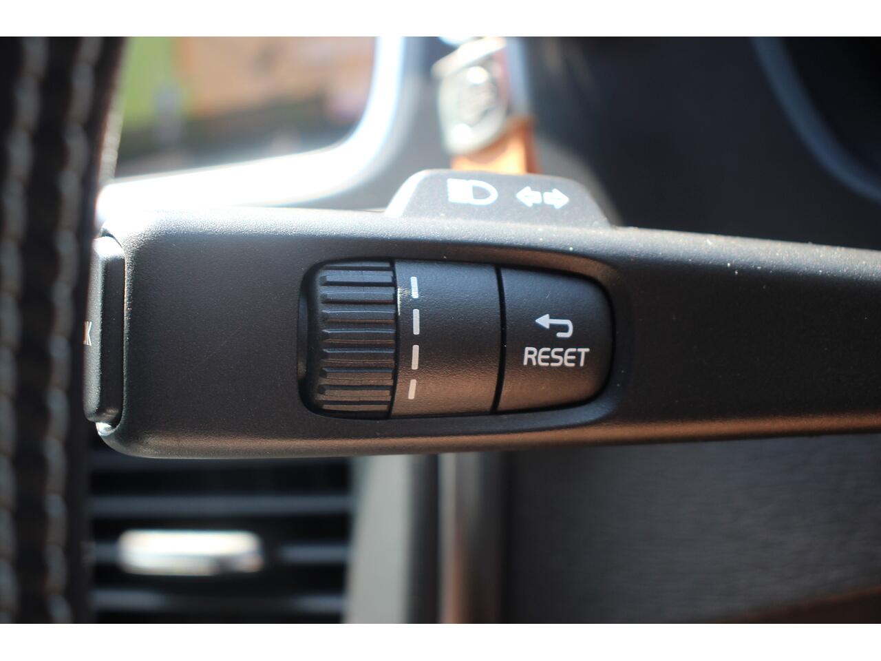 Volvo V40 view 25
