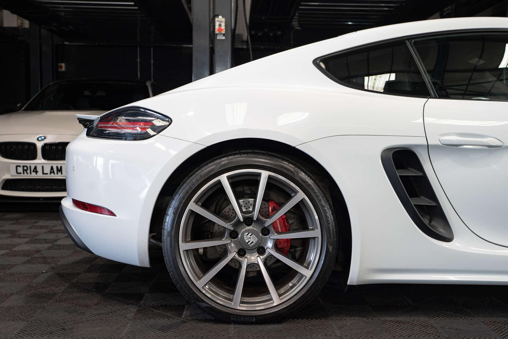 Porsche Cayman view 25