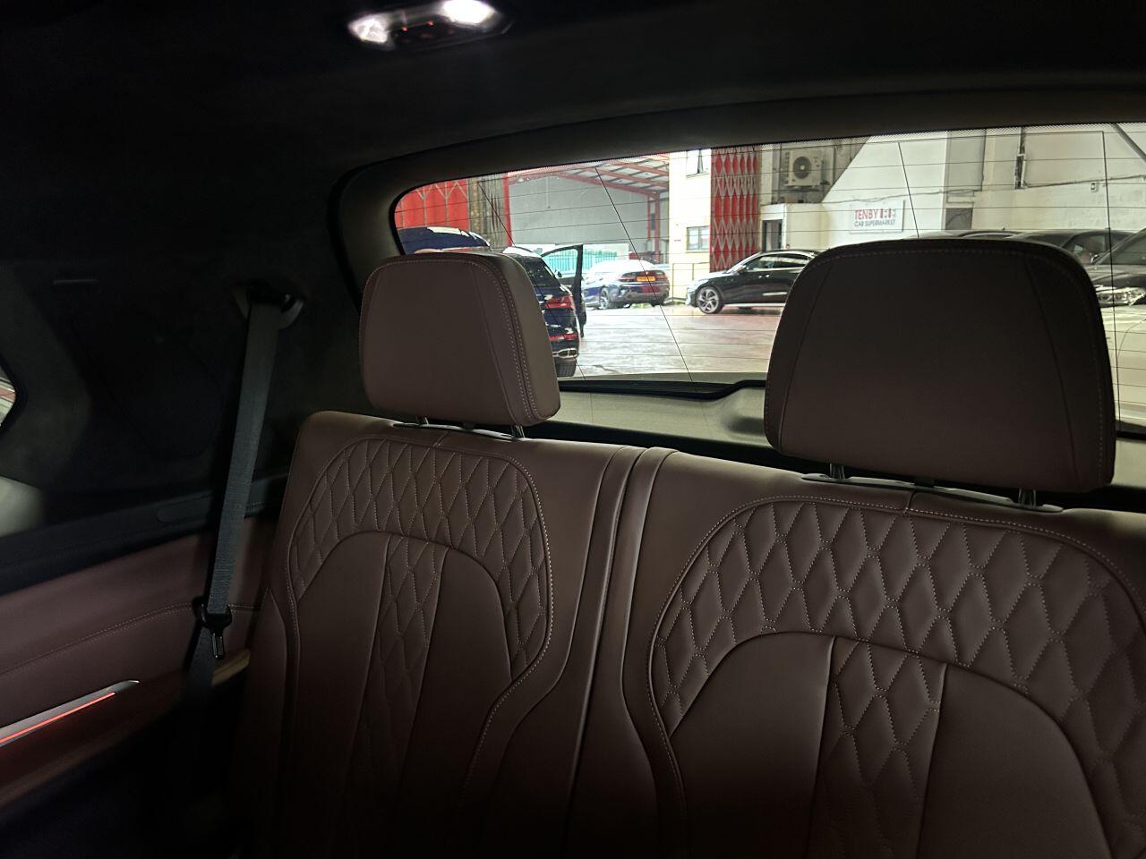 BMW X7 view 79
