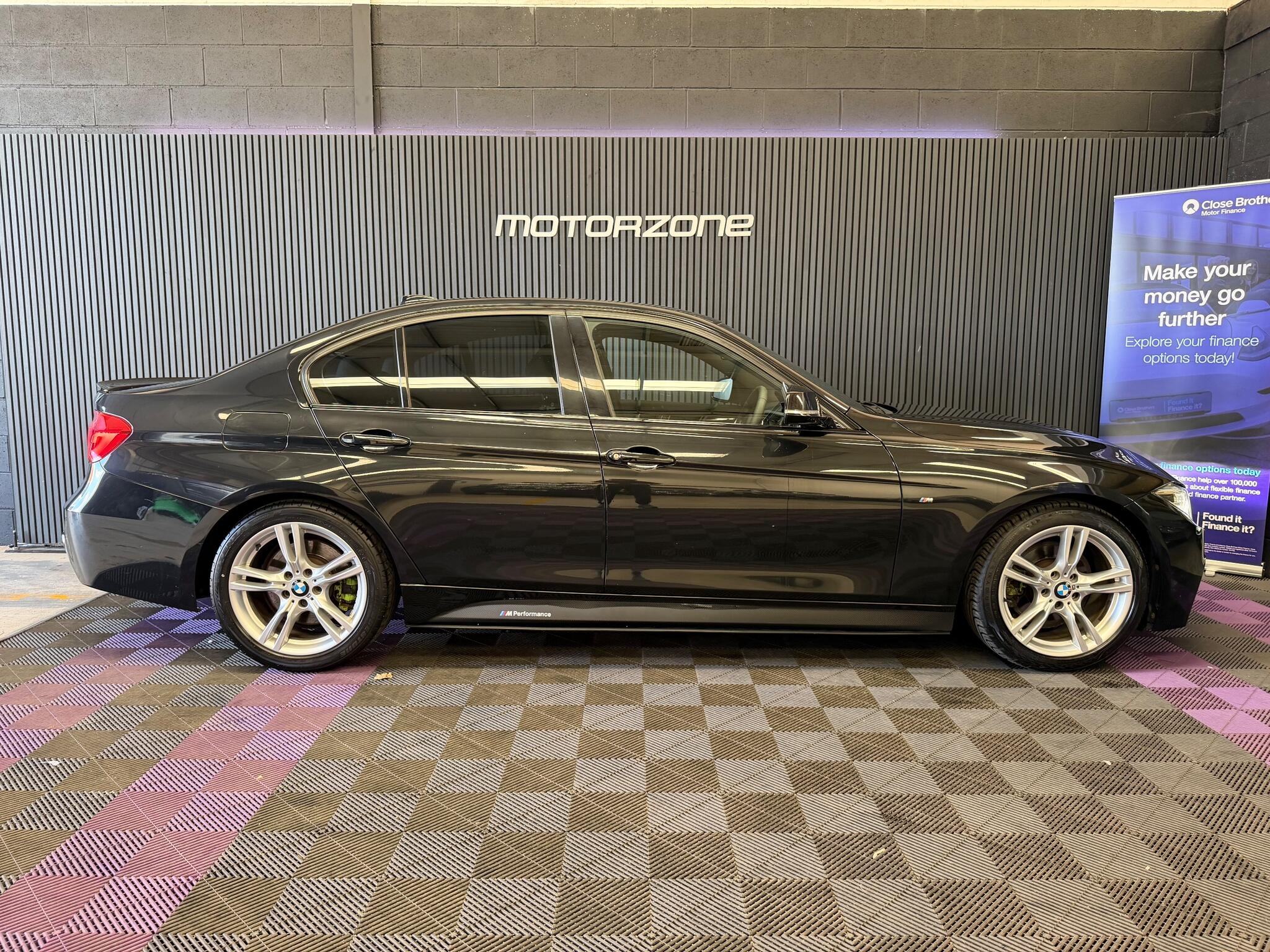 BMW 3 Series view 5
