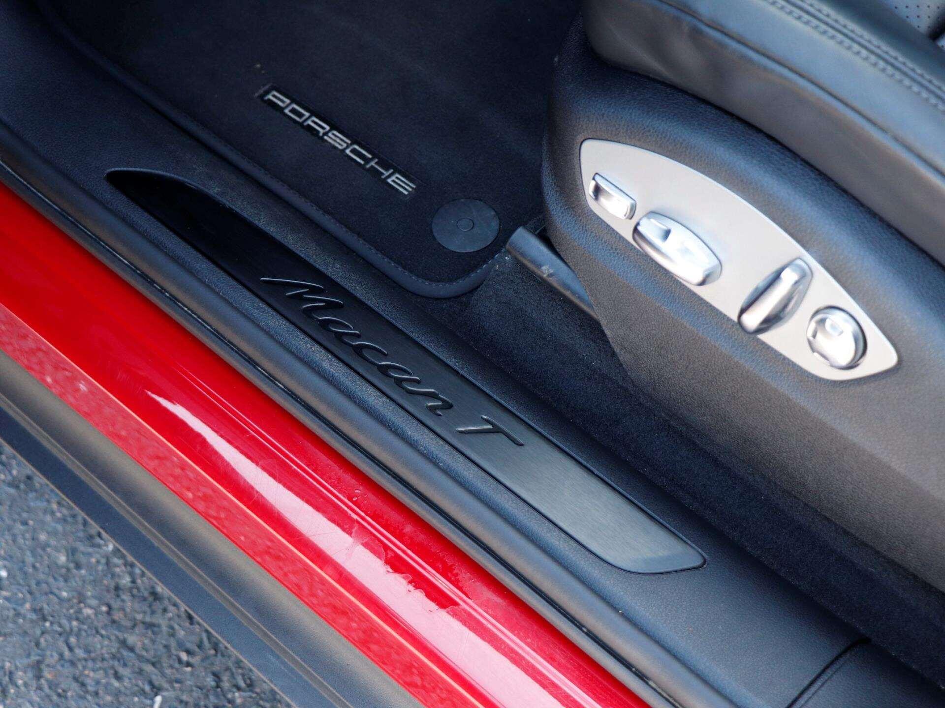 Porsche Macan view 28