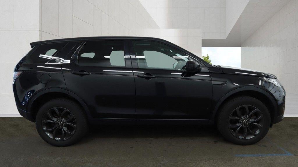 Land Rover Discovery Sport view 8