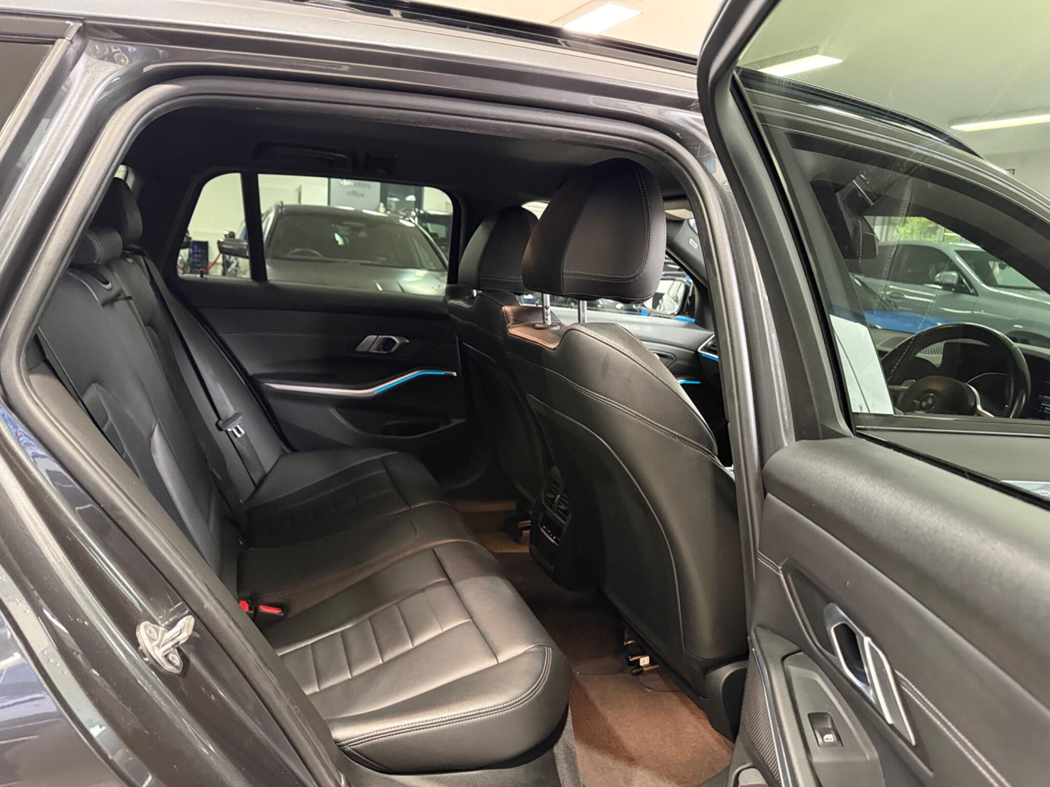 BMW 3 Series view 30