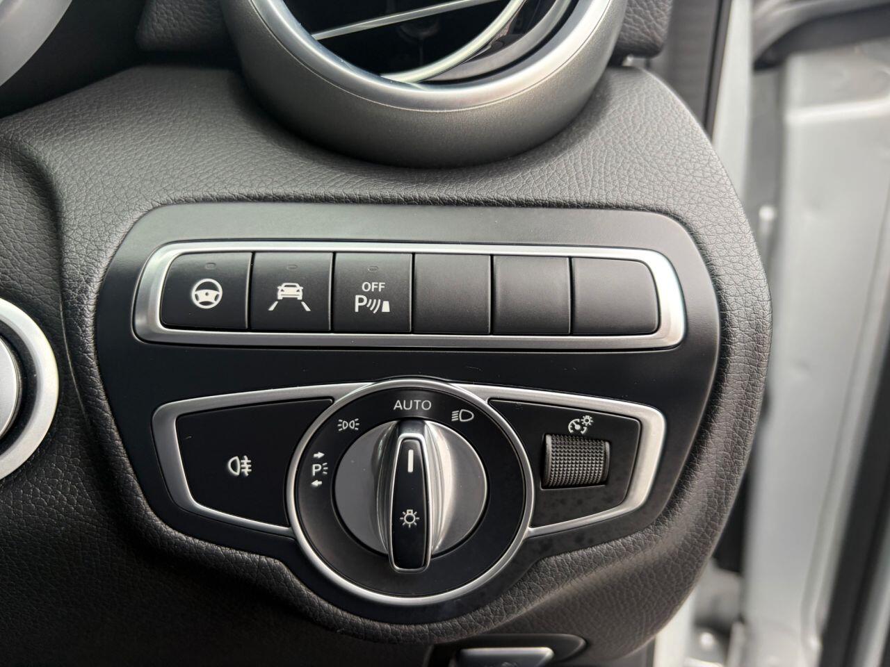 Mercedes-Benz C-Class view 29