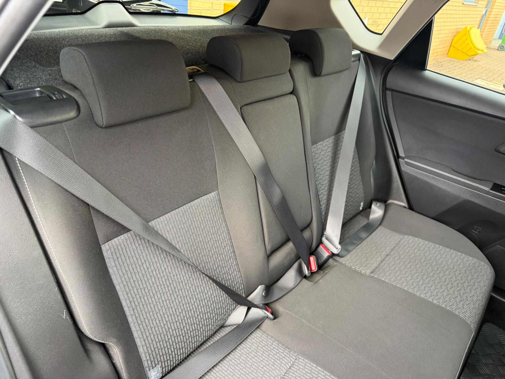 Toyota Auris view 8