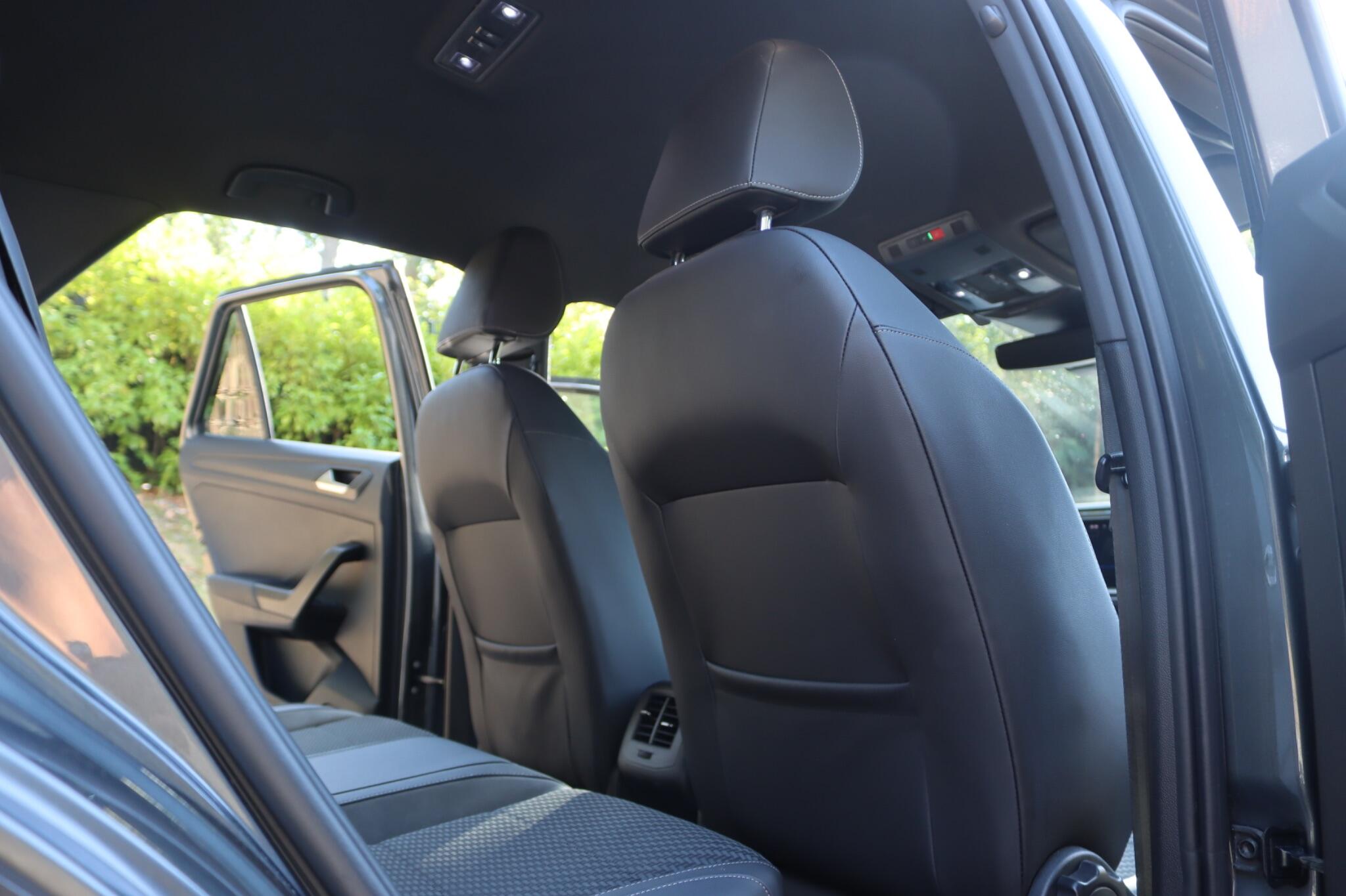 Volkswagen T-Roc view 29