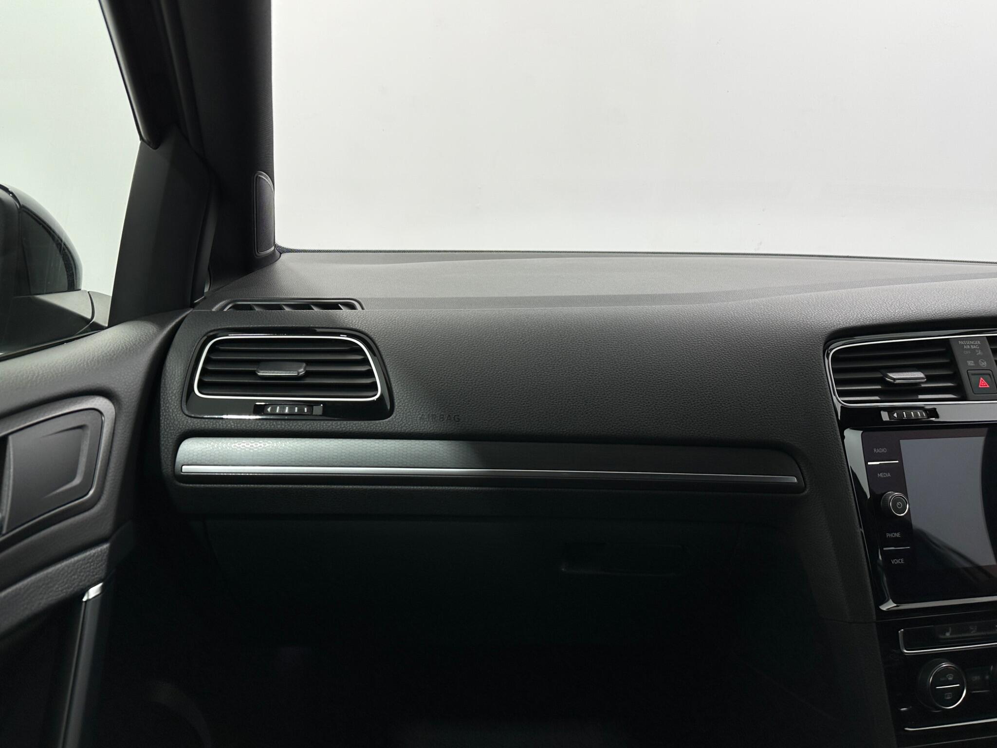 Volkswagen Golf view 30